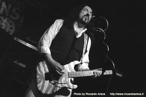 Markonee live