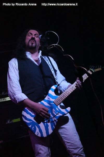 Markonee live